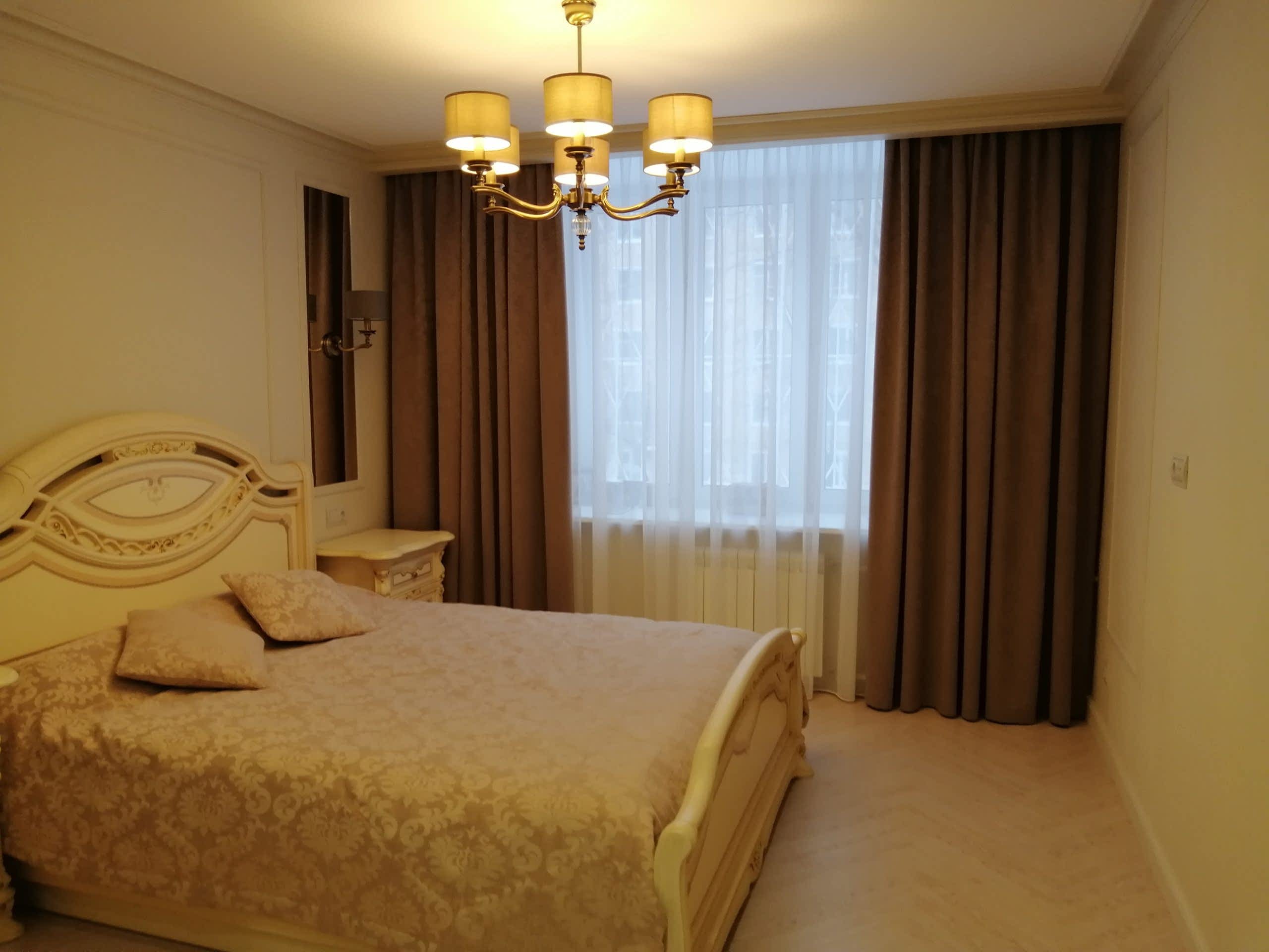 красивая спальня с классной мебелью