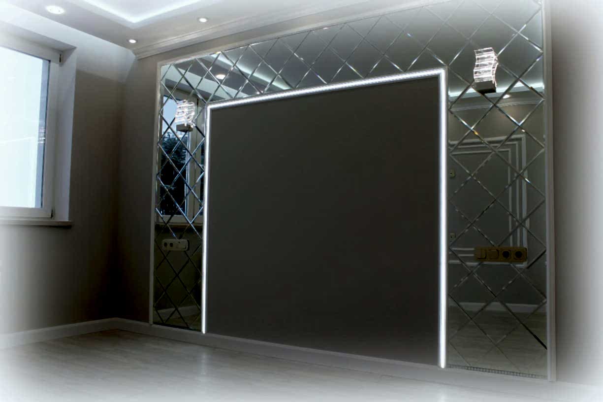 зеркальные панели на стене