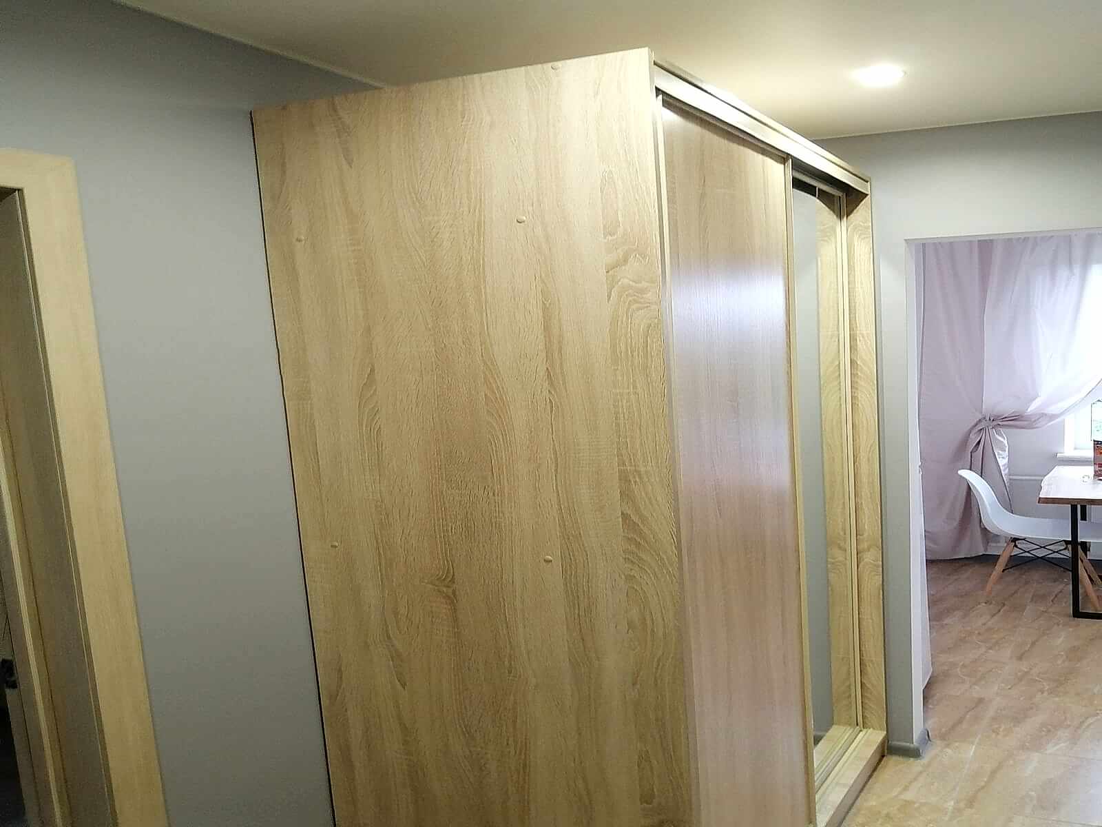 шкаф в прихожей из дсп цвета дуб сонома