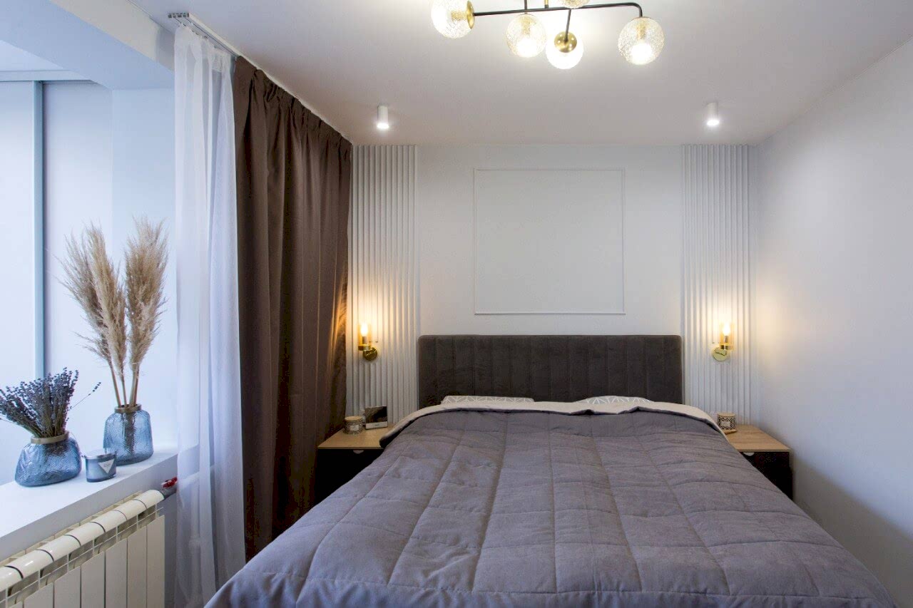 гипсовая панель в изголовье кровати