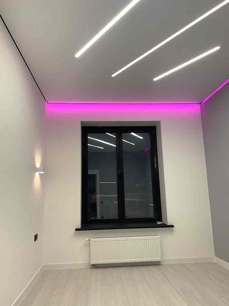 закарнизная подсветка в в парящем потолке