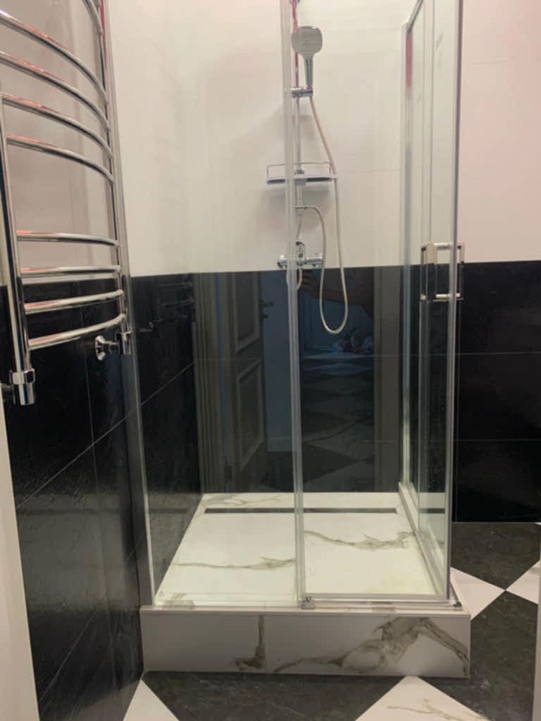 душ кабина с поддоном в строительном исполнении