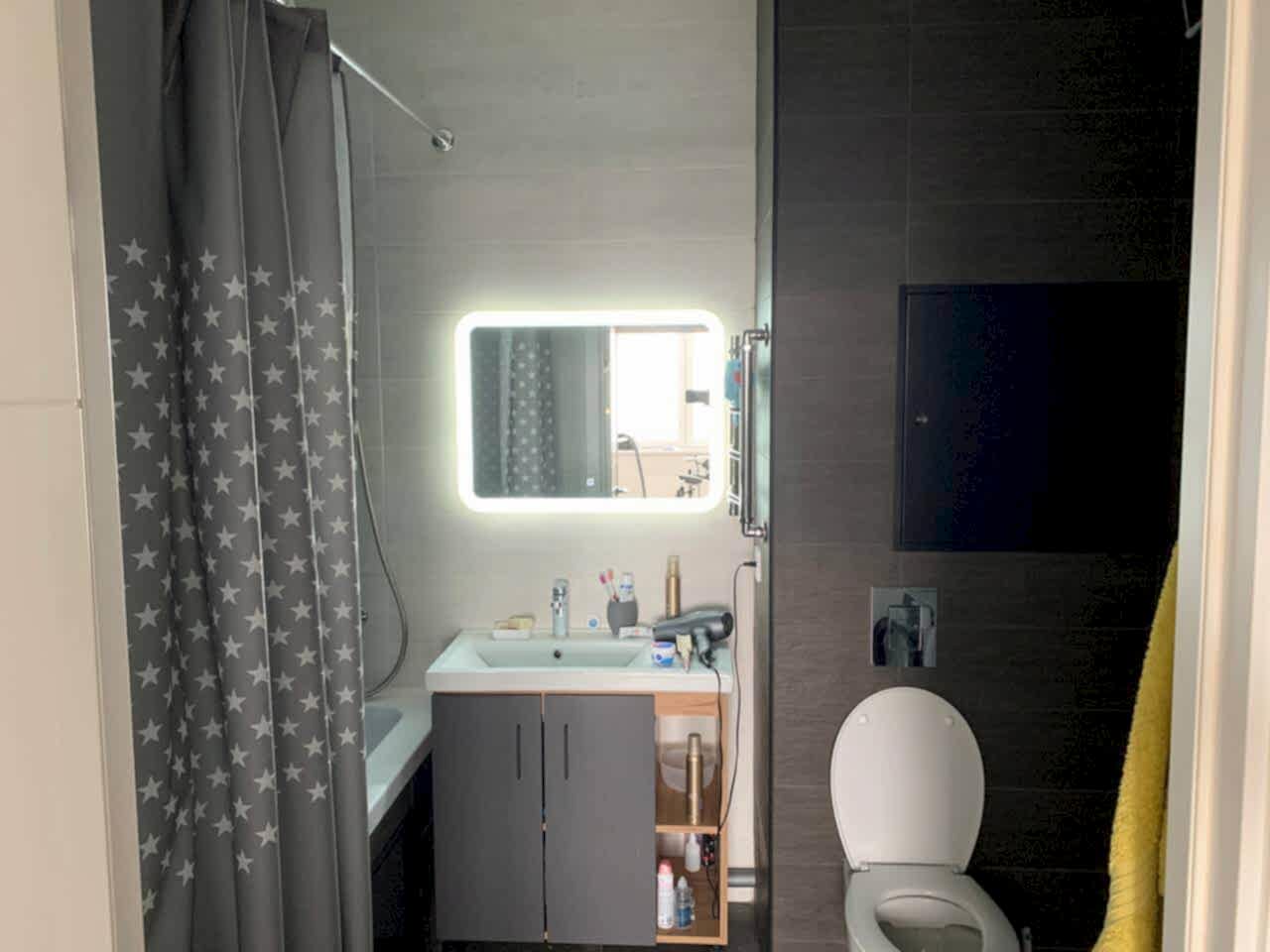 люк металлический под цвет уголка в ванной